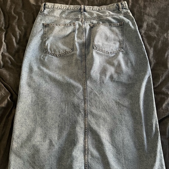 Mango Front slit jeans skirt XXL. 

Sold out 
New without tags
100% cotton - Picture 9 of 14